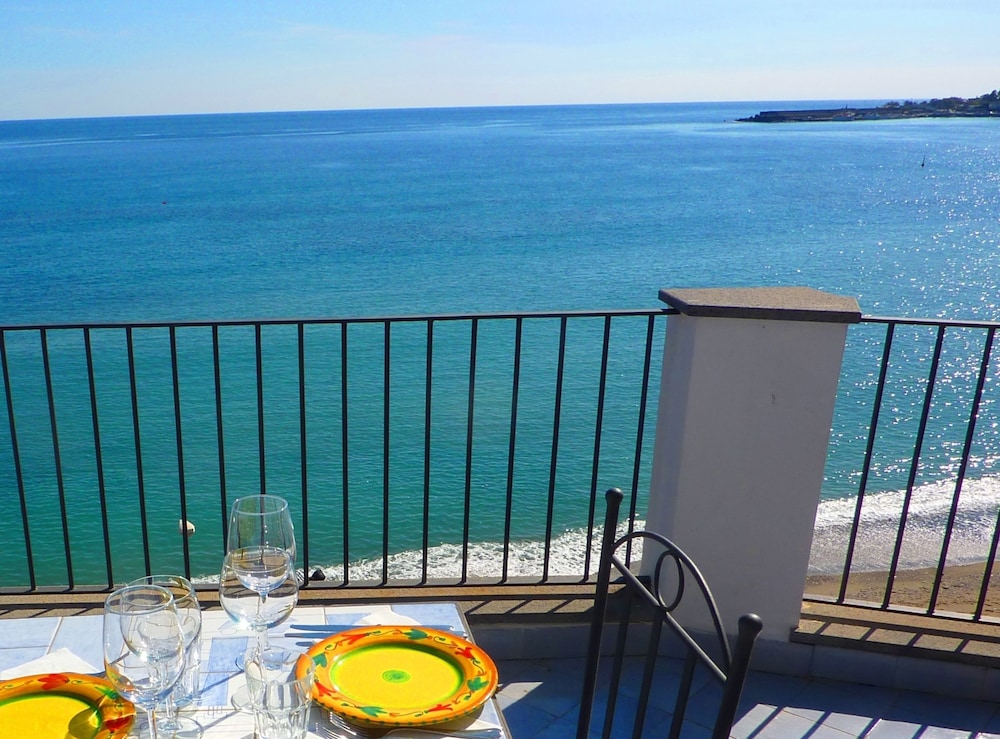Hotel Palladio — Restaurant & bars in Giardini Naxos, Sicily