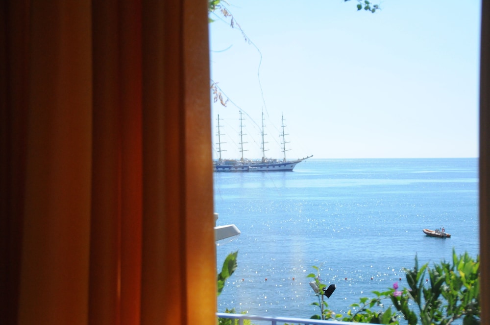 Hotel Palladio — Hotel rooms in Giardini Naxos, Sicily