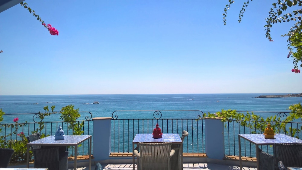 Hotel Palladio — Restaurant & bars in Giardini Naxos, Sicily