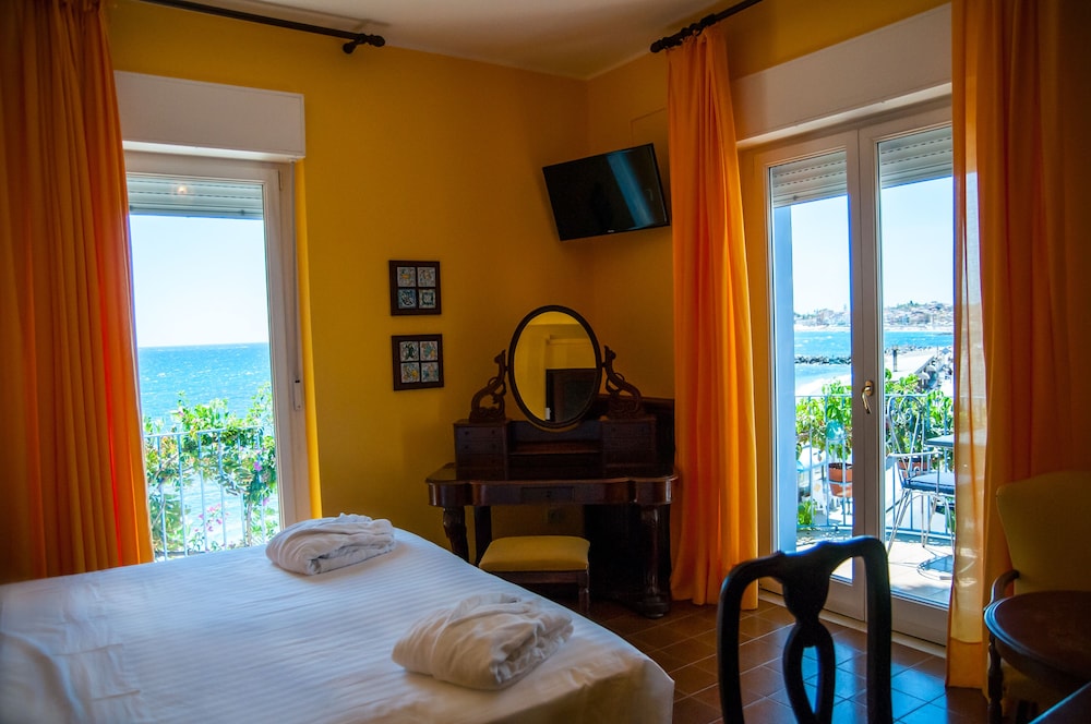 Hotel Palladio — Hotel rooms in Giardini Naxos, Sicily