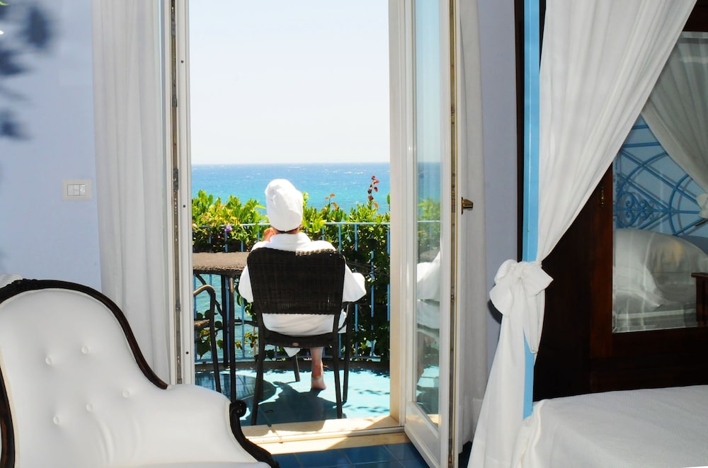 Hotel Palladio — Hotel rooms in Giardini Naxos, Sicily