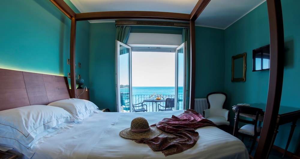 Hotel Palladio — Hotel rooms in Giardini Naxos, Sicily
