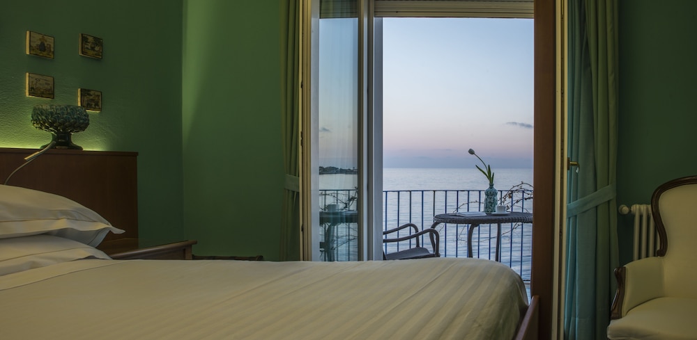 Hotel Palladio — Hotel rooms in Giardini Naxos, Sicily