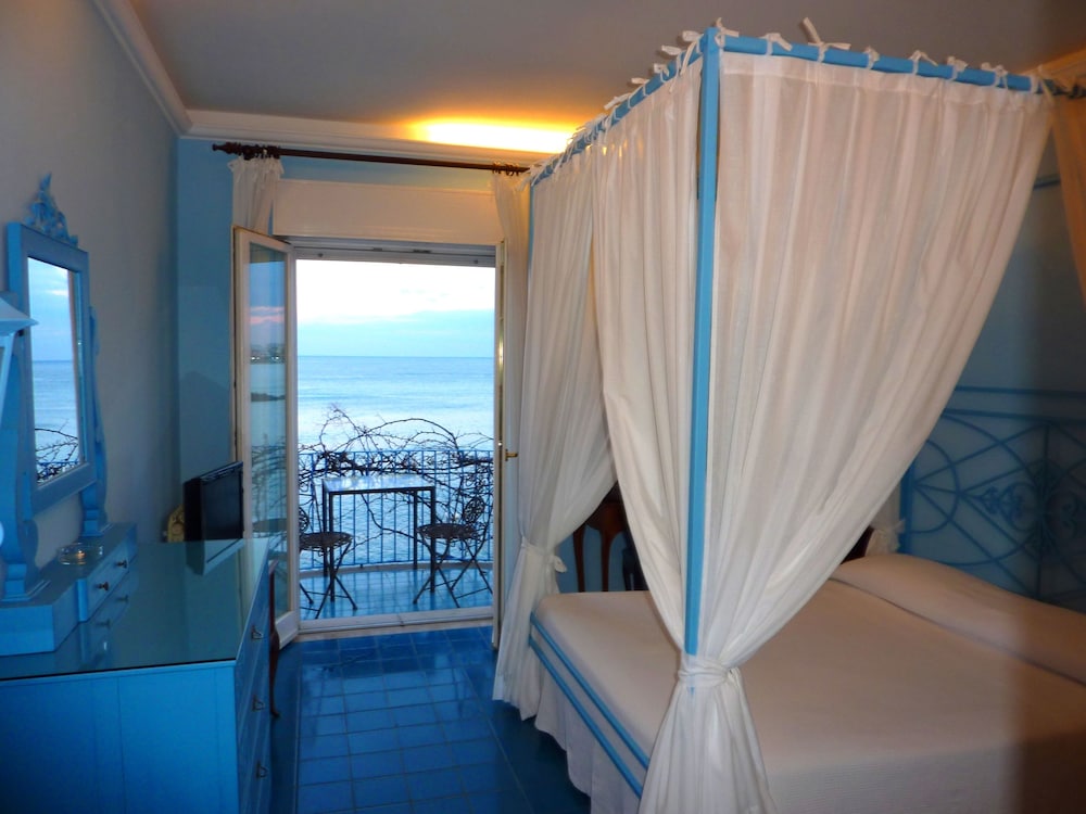 Hotel Palladio — Hotel rooms in Giardini Naxos, Sicily