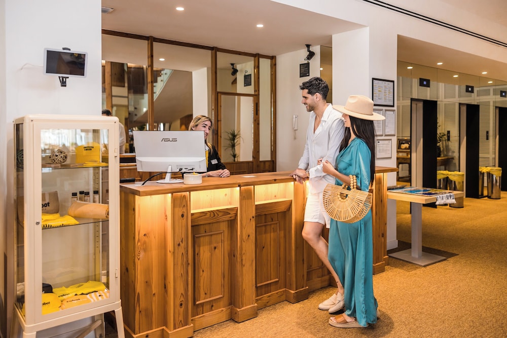 Cabot Pollensa Park Spa - Family Resort — Hotel building in Puerto Pollensa, Balearic Islands