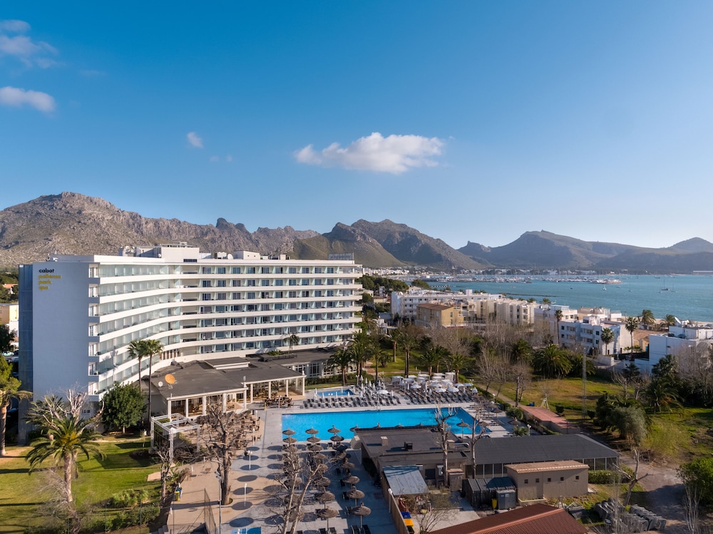 Cabot Pollensa Park Spa - Family Resort — Hotel building in Puerto Pollensa, Balearic Islands