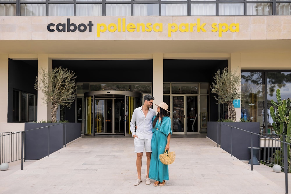 Cabot Pollensa Park Spa - Family Resort — Hotel building in Puerto Pollensa, Balearic Islands
