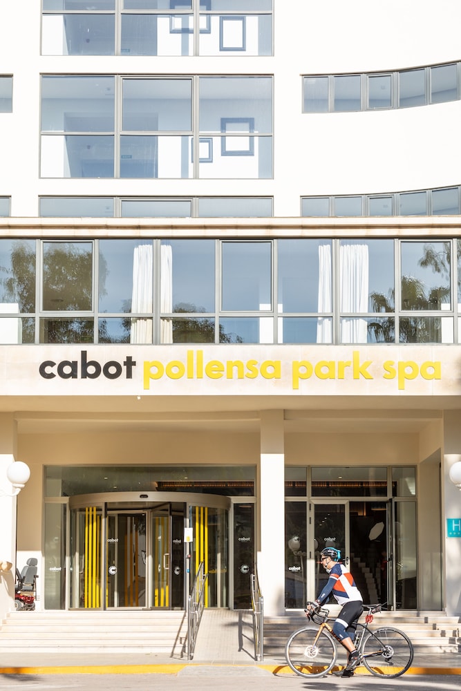 Cabot Pollensa Park Spa - Family Resort — Hotel building in Puerto Pollensa, Balearic Islands