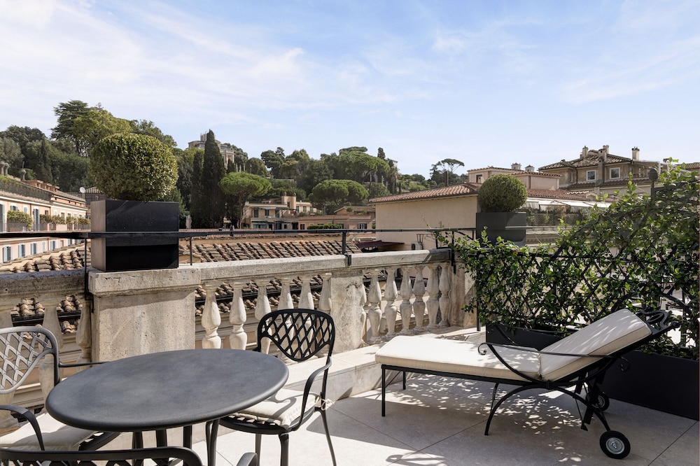 Palazzo Nainer — Attractions in the area in Rome, Lazio