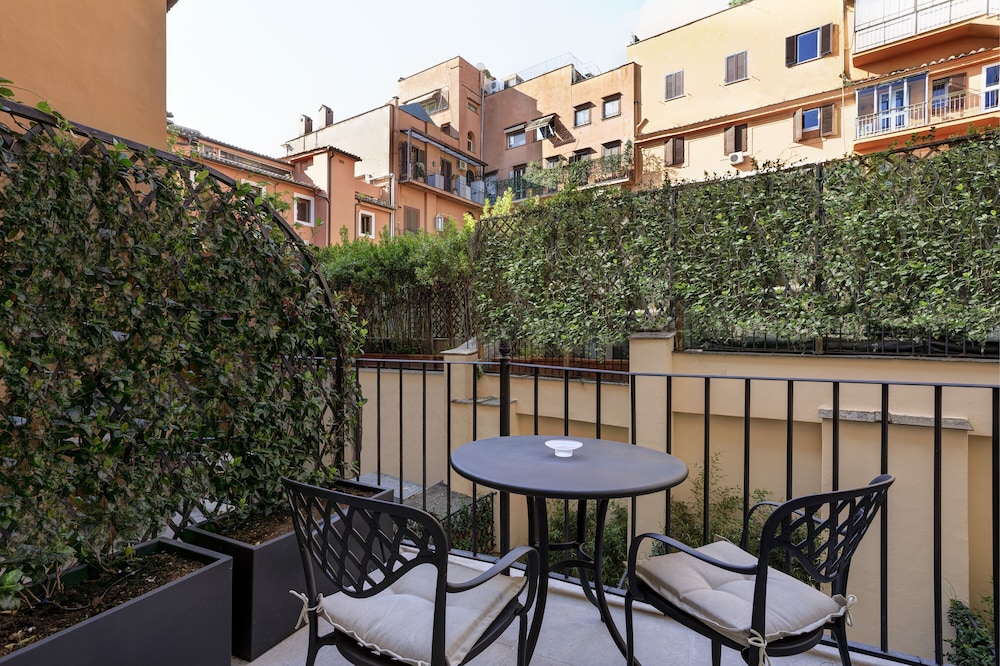 Palazzo Nainer — Hotel building in Rome, Lazio