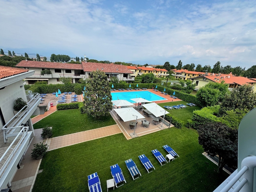 Hotel Porto Azzurro — Swimming pool in Sirmione, Lombardy