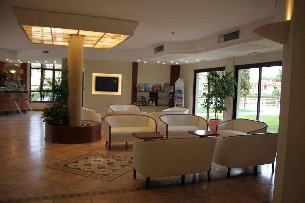 Hotel Porto Azzurro — Hotel building in Sirmione, Lombardy