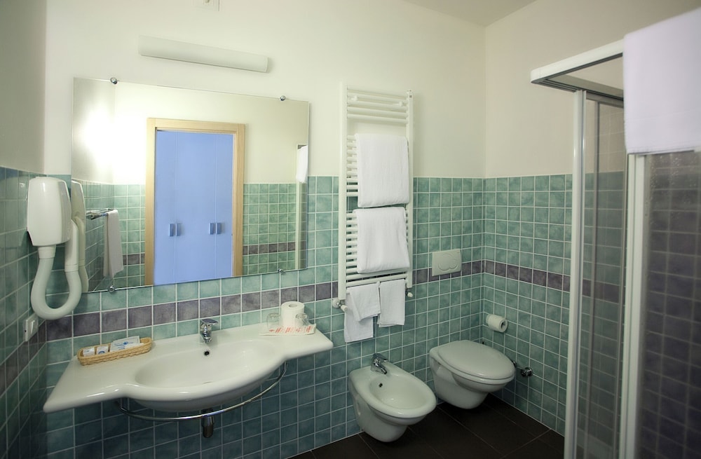 Hotel Porto Azzurro — Hotel rooms in Sirmione, Lombardy