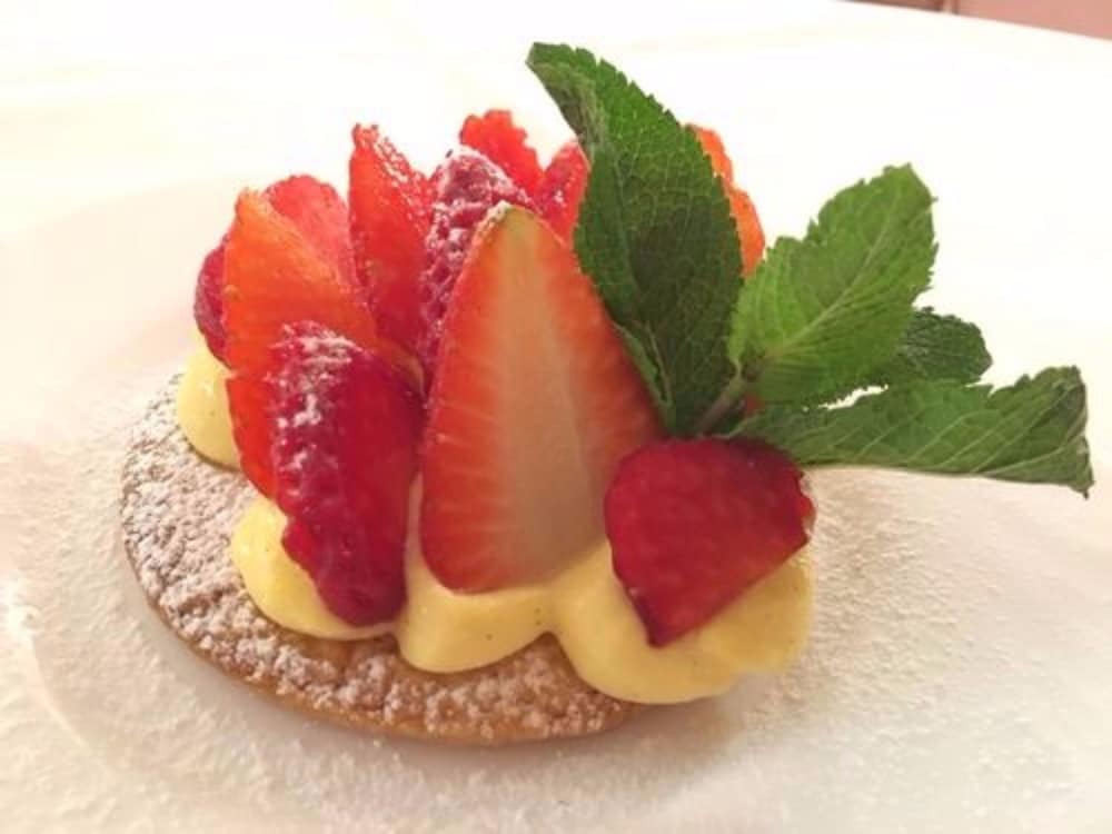 Hotel Porto Azzurro — Restaurant & bars in Sirmione, Lombardy