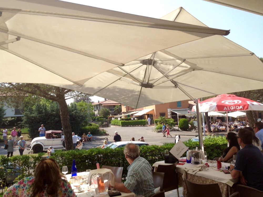 Hotel Porto Azzurro — Restaurant & bars in Sirmione, Lombardy