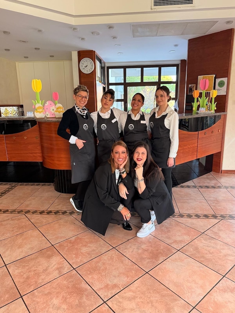 Hotel Porto Azzurro — Restaurant & bars in Sirmione, Lombardy