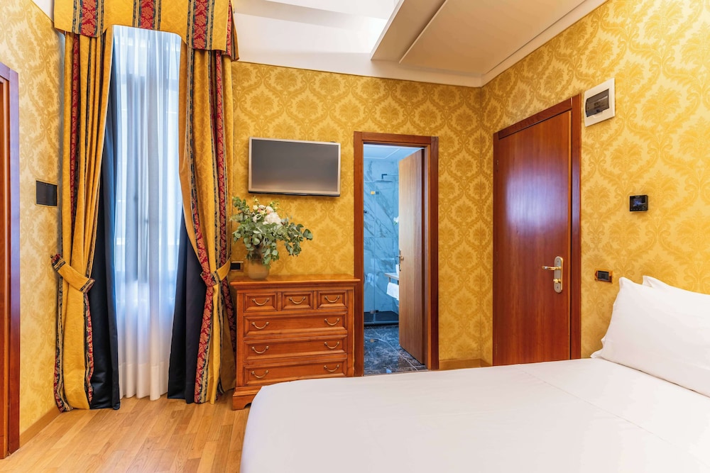 Hotel Raffaello, Sure Hotel Collection by Best Western — Hotel rooms in Rome, Lazio