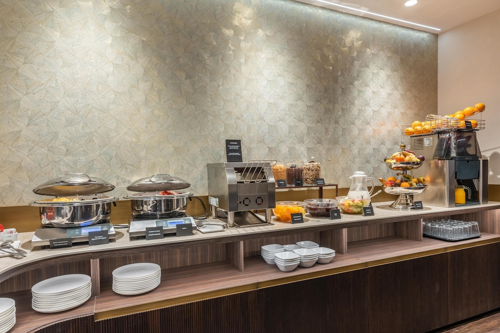 Hotel Raffaello, Sure Hotel Collection by Best Western — Restaurant & bars in Rome, Lazio