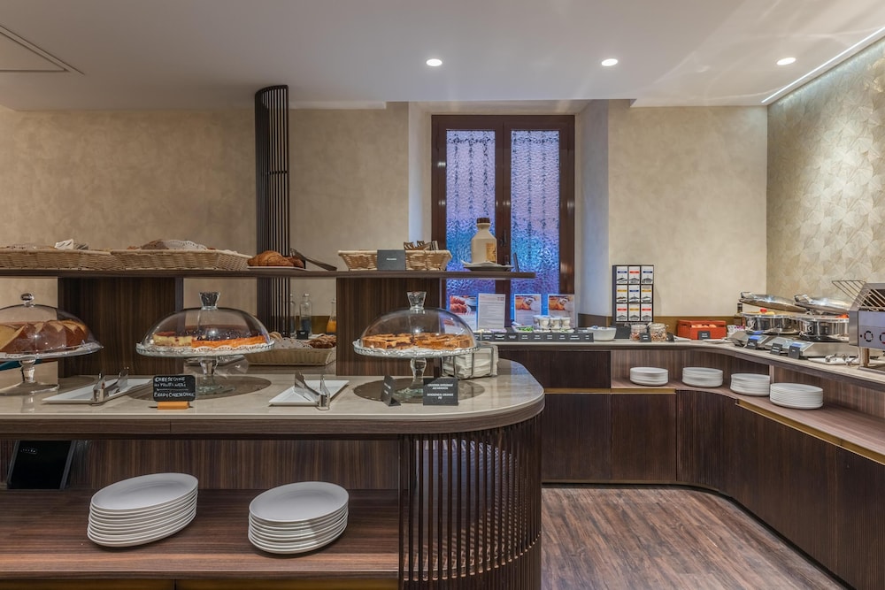 Hotel Raffaello, Sure Hotel Collection by Best Western — Restaurant & bars in Rome, Lazio