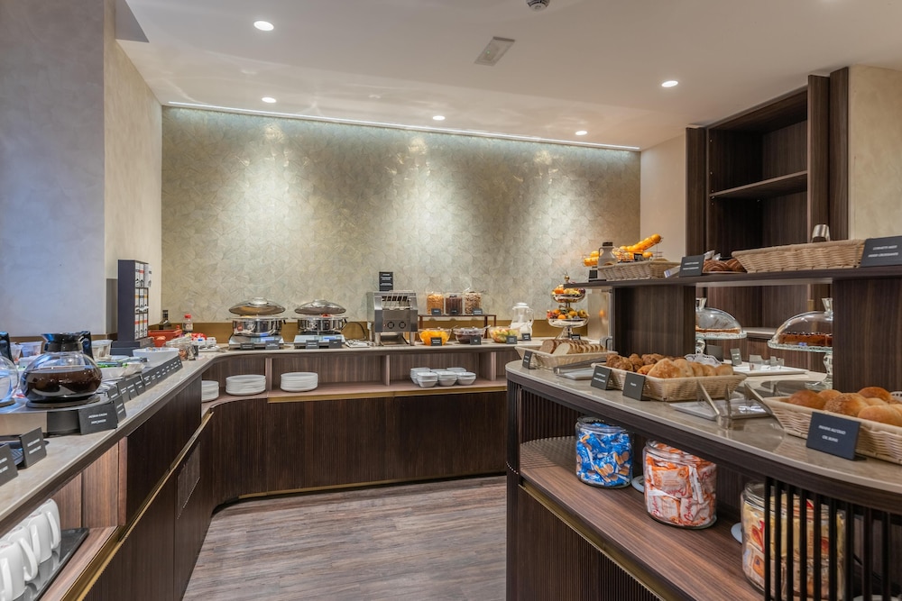 Hotel Raffaello, Sure Hotel Collection by Best Western — Restaurant & bars in Rome, Lazio