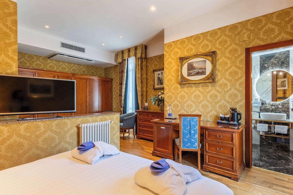 Hotel Raffaello, Sure Hotel Collection by Best Western — Hotel rooms in Rome, Lazio