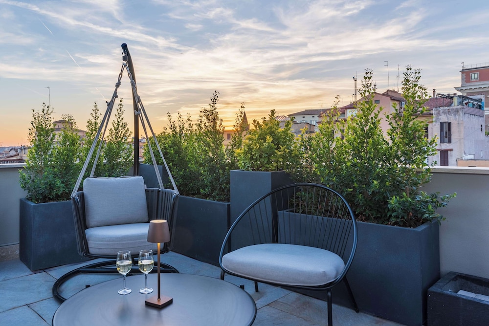 Hotel Raffaello, Sure Hotel Collection by Best Western — Restaurant & bars in Rome, Lazio