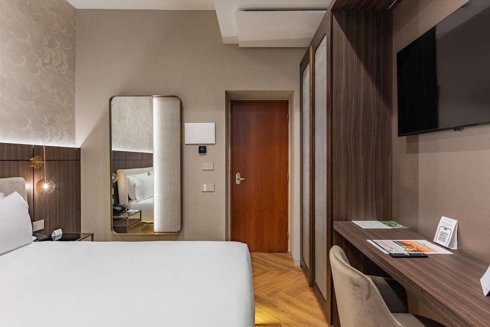 Hotel Raffaello, Sure Hotel Collection by Best Western — Hotel rooms in Rome, Lazio
