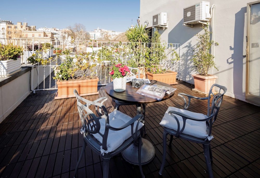 Hotel Raffaello, Sure Hotel Collection by Best Western — Hotel building in Rome, Lazio