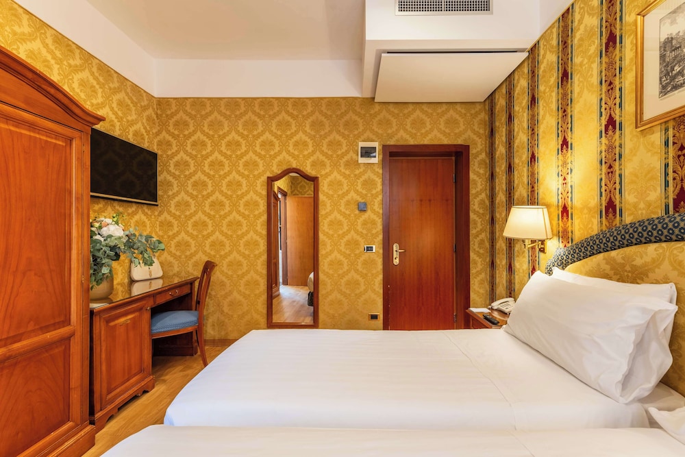 Hotel Raffaello, Sure Hotel Collection by Best Western — Hotel rooms in Rome, Lazio