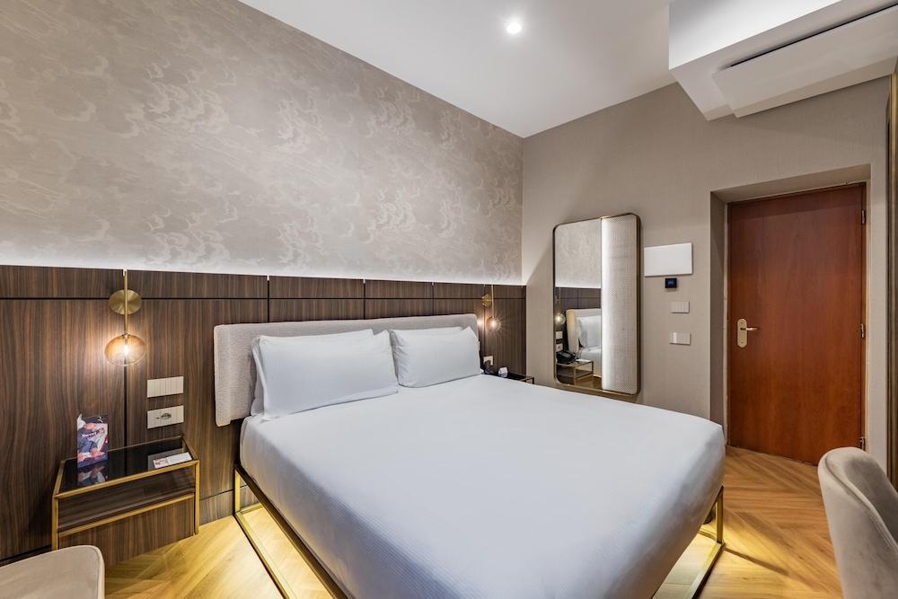 Hotel Raffaello, Sure Hotel Collection by Best Western — Hotel rooms in Rome, Lazio