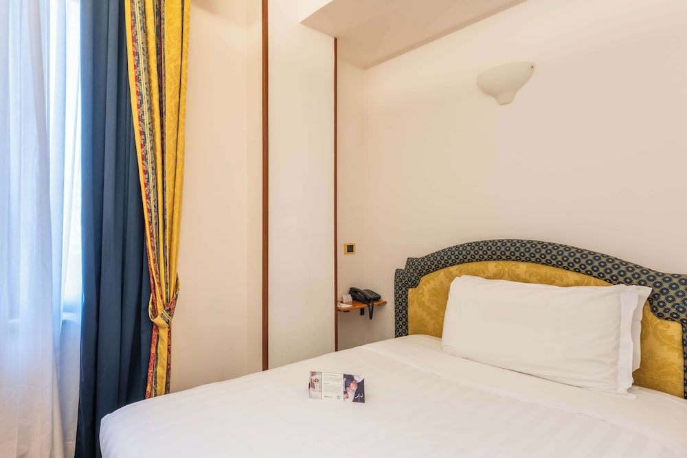 Hotel Raffaello, Sure Hotel Collection by Best Western — Hotel rooms in Rome, Lazio