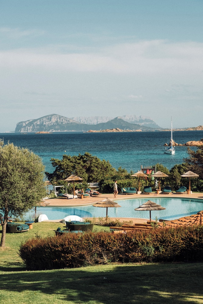 Romazzino, A Belmond Hotel, Costa Smeralda — Swimming pool in Arzachena, Sardinia