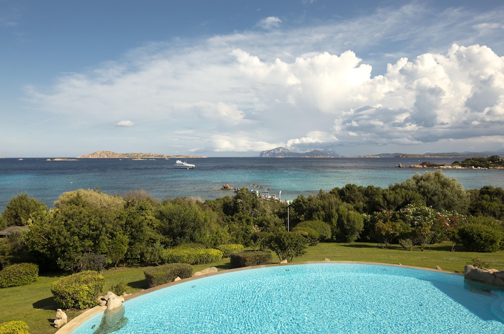 Romazzino, A Belmond Hotel, Costa Smeralda — Swimming pool in Arzachena, Sardinia