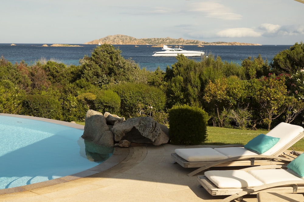Romazzino, A Belmond Hotel, Costa Smeralda — Swimming pool in Arzachena, Sardinia