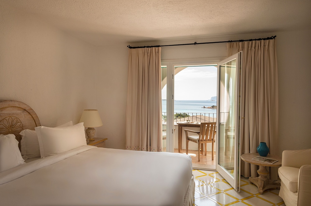 Romazzino, A Belmond Hotel, Costa Smeralda — Hotel rooms in Arzachena, Sardinia
