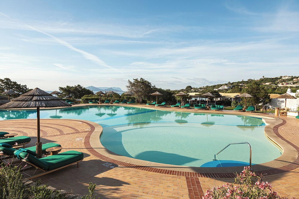 Romazzino, A Belmond Hotel, Costa Smeralda — Swimming pool in Arzachena, Sardinia