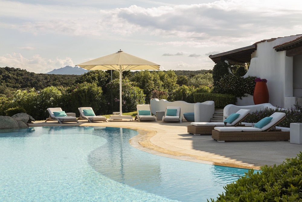 Romazzino, A Belmond Hotel, Costa Smeralda — Swimming pool in Arzachena, Sardinia
