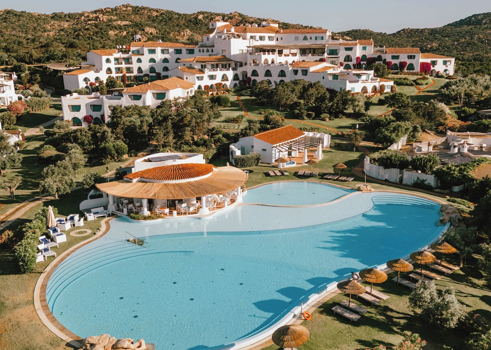 Romazzino, A Belmond Hotel, Costa Smeralda — Swimming pool in Arzachena, Sardinia