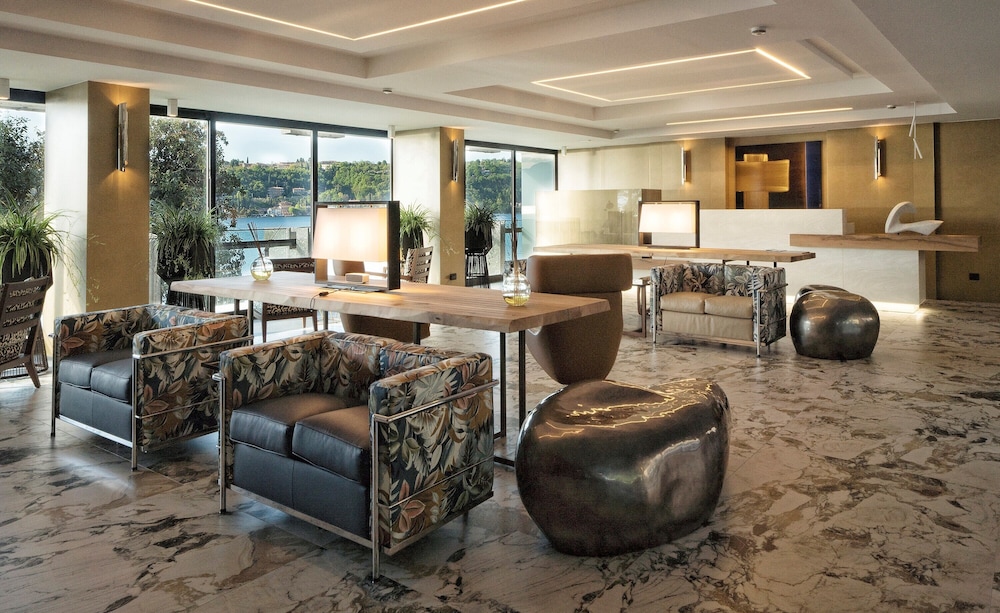 Hotel Salo' du Parc — Hotel building in Salo, Lombardy
