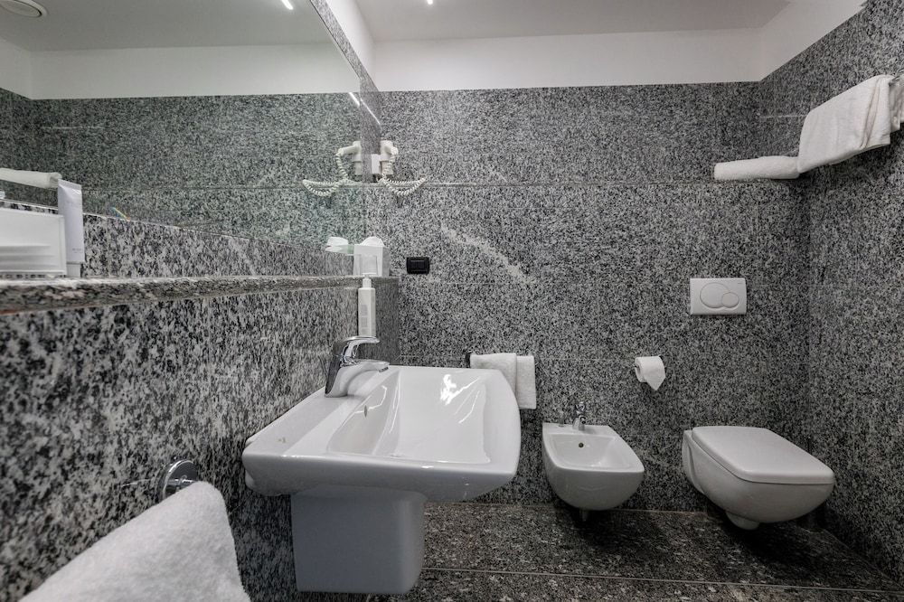 Hotel Salo' du Parc — Hotel rooms in Salo, Lombardy