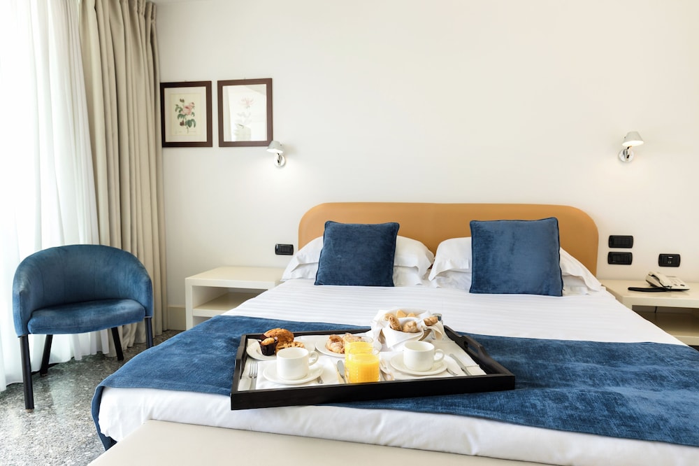 Hotel Salo' du Parc — Hotel rooms in Salo, Lombardy