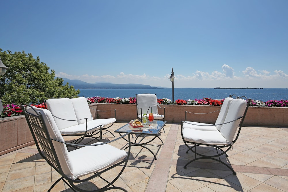Hotel Savoy Palace — Restaurant & bars in Gardone Riviera, Lombardy