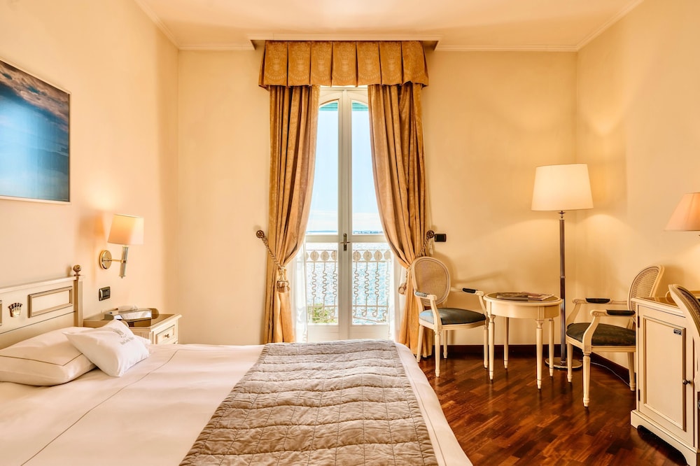 Hotel Savoy Palace — Hotel rooms in Gardone Riviera, Lombardy
