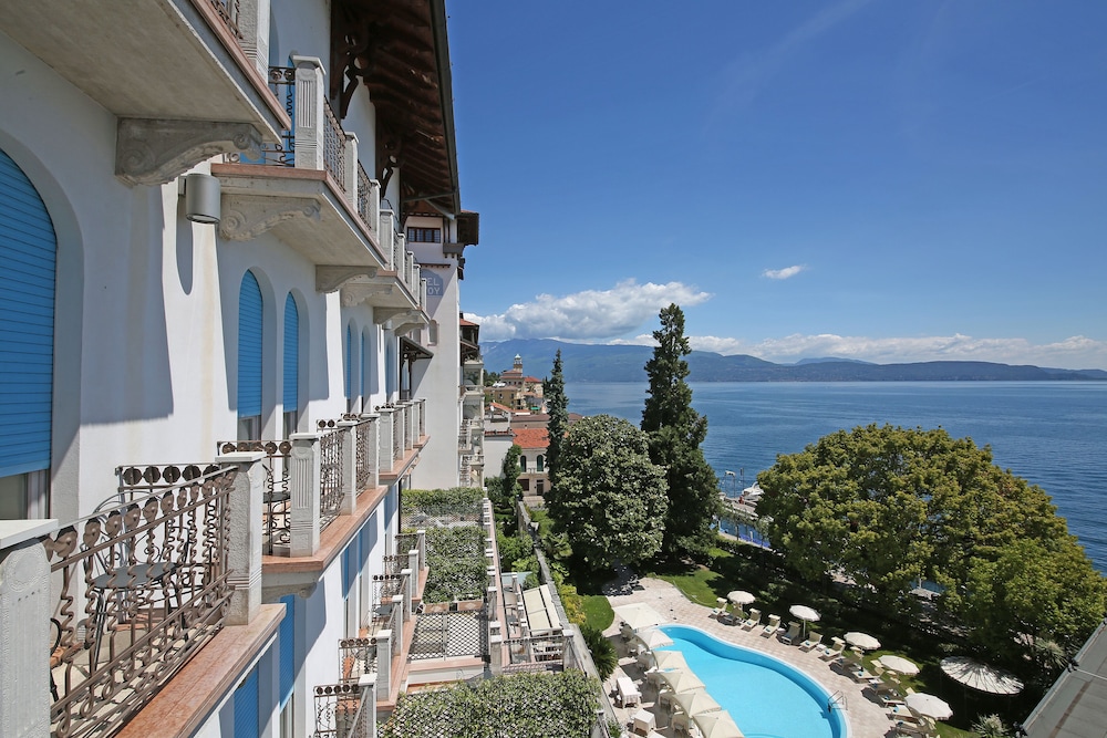 Hotel Savoy Palace — Swimming pool in Gardone Riviera, Lombardy
