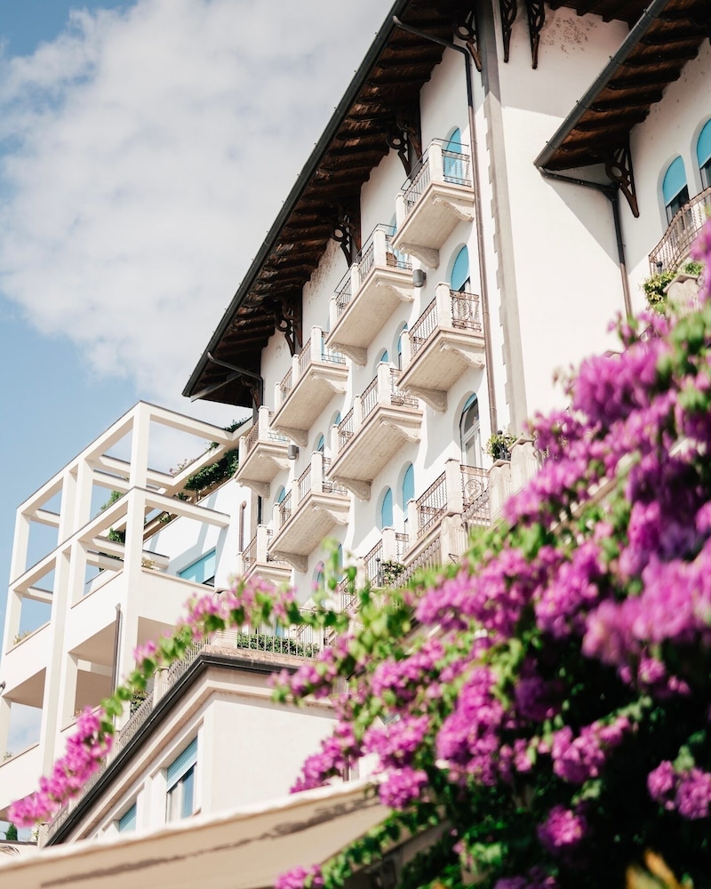 Hotel Savoy Palace — Hotel building in Gardone Riviera, Lombardy