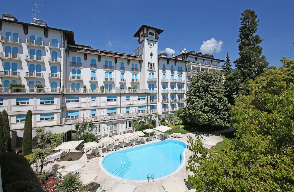 Hotel Savoy Palace — Hotel building in Gardone Riviera, Lombardy