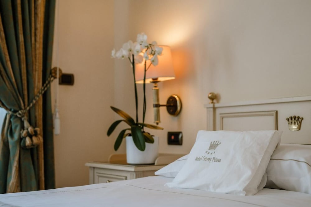 Hotel Savoy Palace — Hotel rooms in Gardone Riviera, Lombardy