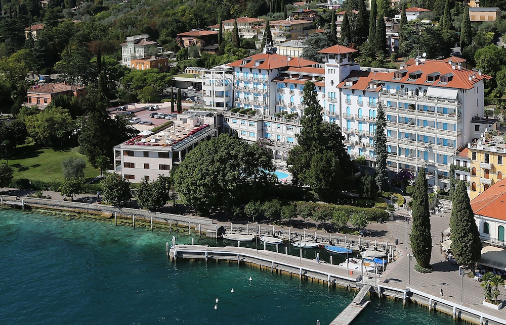 Hotel Savoy Palace — Hotel building in Gardone Riviera, Lombardy