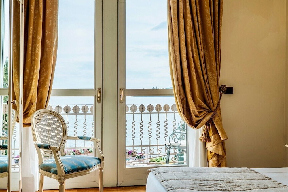 Hotel Savoy Palace — Hotel rooms in Gardone Riviera, Lombardy