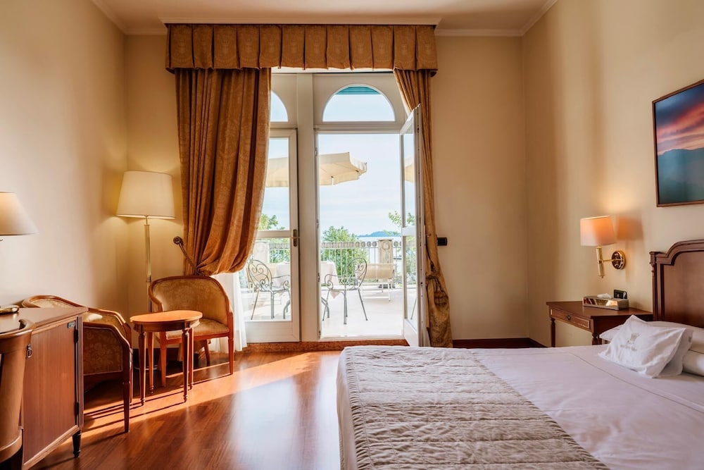 Hotel Savoy Palace — Hotel rooms in Gardone Riviera, Lombardy
